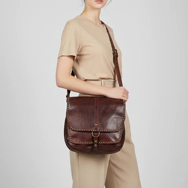 Rivet Trim Vintage Flap Messenger Crossbody Bag